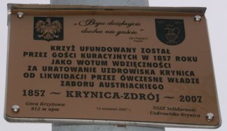 Pamiątkowa tablica na Górze Krzyżowej (812 m n.p.m.) Pamiątkowa tablica na Górze Krzyżowej