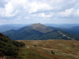 Widok z Pooniny Wetliskiej na Smerek