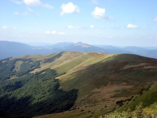 Widok z Tarnicy na poonin Szerokiego Wierchu, dalej wida Poonin Carysk