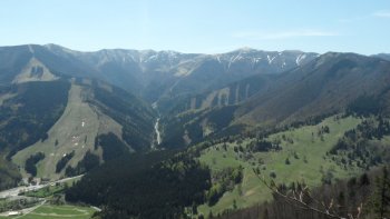 Widok z masywu Sokolie na gwn gra Maej Fatry Krywaskiej i Vrtn dolin