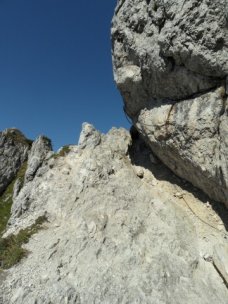 Ubezpieczony acuchami odcinek szlaku na Vek Rozsutec