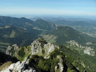 Widok z Vekego Rozsutca na masywy Sokolie i Boboty