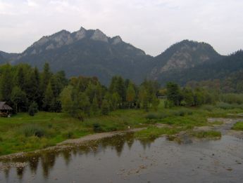 Widok z mostu pieszego na Dunajcu na Trzy Korony i Ska Facimiech