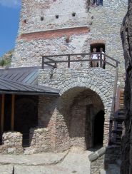 We wnętrzu ruin zamku w Czorsztynie