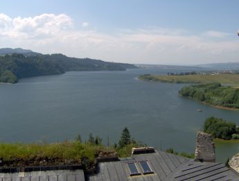 Widok z ruin zamku w Czorsztynie na Jezioro Czorsztyskie