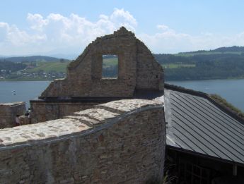 Widok w kierunku Tatr z ruin zamku w Czorsztynie