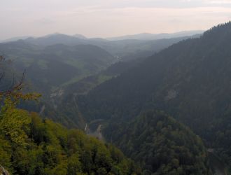 Widok z Sokolicy w kierunku słowackiej Leśnicy (Lesnica) i Małych Pienin