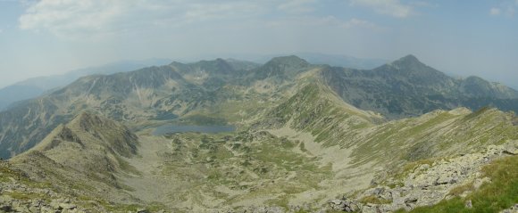 Widok na zachd z Vf. Peleaga na pozostae najwysze szczyty masywu Retezat