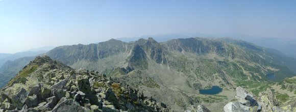 Widok z Vf. Bucura I na Vf. Judele oraz rezerwat cisy "Gemenele" (Rezervaia tiinific "Gemenele")