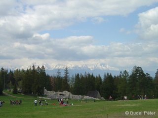 Klštorisko — ruiny klasztoru kartuzw i widok na Tatry Wysokie