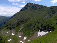 Widok na Raczkow Czub z zejcia z Jarzbczego Wierchu na Jarzbcz Przeecz