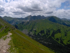 Widok z Koczystego Wierchu na zachd na Tatry Zachodnie, m. in. Woowiec i Rohacze