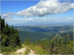 Widok na Podhale z czerwonego szlaku z Doliny Kocieliskiej na Czerwone Wierchy