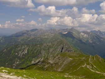 Widok z Kopy Kondrackiej na polskie Tatry Wysokie