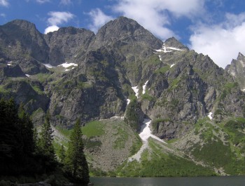 Widok znad Morskiego Oka na Miguszowieckie Szczyty i Cubryn