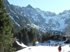 Widok na Rysy z okolic schroniska nad Morskim Okiem