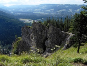 Urwiste zbocza Nosala i Zakopane w tle