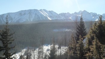 Widok na Tatry Wysokie i Polan pod Kopiecem z podejcia od strony pnocnej