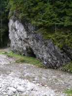 Skalna bramka (tzw. Między Ściany) u wylotu Doliny Lejowej