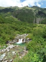 Pikny potok Cicha Woda i grujce nad dolin Goryczkowe Czuby w tle