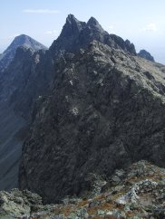 Widok z Maej Wysokiej na charakterystyczny, podwjny wierzchoek Starolenego Szczytu