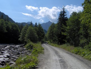 Pocztkowy odcinek szlaku Dolin Jaworow