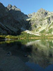 Odbicie Czarnego Szczytu w Zielonym Stawie Kiemarskim