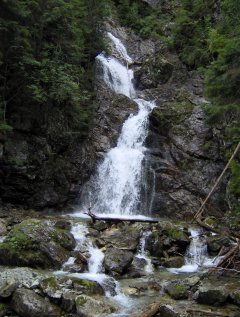 Niżna Niewcyrska Siklawa (Dolný Nefcerský vodopád)