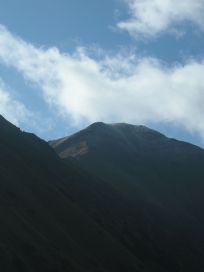 Widok na Baraniec z podejścia na Przełęcz Żarską
