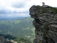 Charakterystyczna formacja skalna i widok na Dolin Rohack