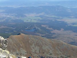 Widok z Krywania na Szczyrbskie Jezioro (Štrbsk Pleso)