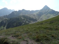 Widok z Wyniej Przeczy pod Kop Bielsk (1778 m n.p.m.) na sowackie "olbrzymy" otaczajce Dolin Kiemarsk, najbliej po prawej stronie Jagnicy Szczyt