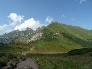 Widok z Wyniej Przeczy pod Kop Bielsk na Tatry Bielskie, m.in. Hawra i Paczliw Ska