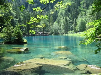 Jezioro Blausee niedaleko Kandersteg