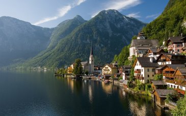 Urocze miasteczko Hallstatt u stp masywu Dachstein (2)