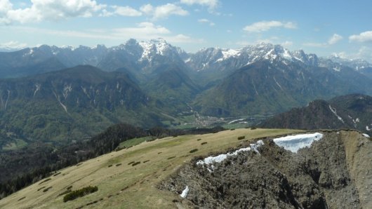 Widok z z Dovškiej Baby na Alpy Julijskie