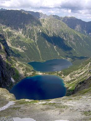 Widok na Morskie Oko i Czarny Staw pod Rysami z podejcia na Rysy