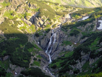 Wodospad Siklawa widziany z zejścia z Przełęczy Krzyżne