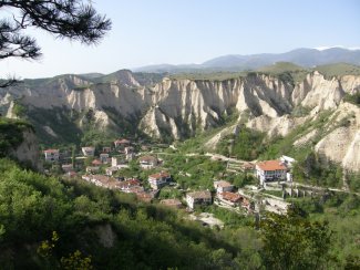 Widok na Melnik — najmniejsze miasto w Bugarii, a zarazem jedno z najpikniejszych